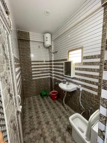 a bathroom with a sink and a toilet and a tub at Deqorum villas in Kumbakonam