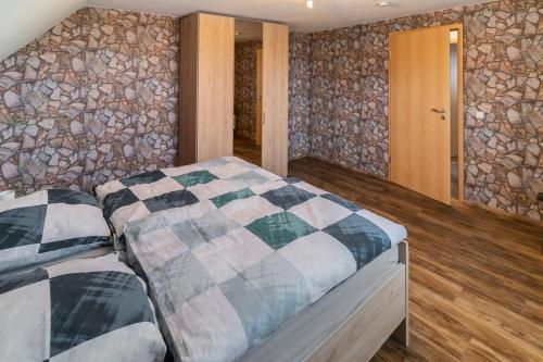 Postel nebo postele na pokoji v ubytování Ferienwohnung Eifelhöhe Pützer