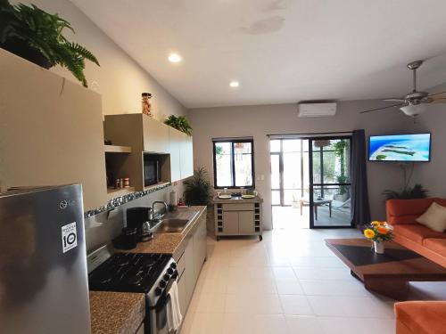 A cozinha ou cozinha compacta de Oceanfront, 2 huge pools, Relax and enjoy Celestun Nature