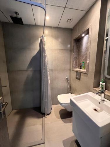 Un baño de Supernova Spira Noida