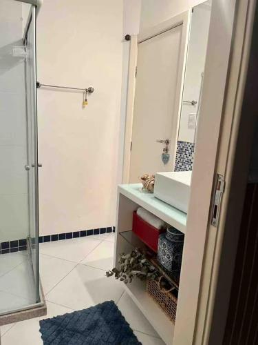 Ένα μπάνιο στο Quarto Suíte em Vitória perto da Praia