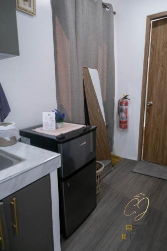Η κουζίνα ή μικρή κουζίνα στο CJ Apartments