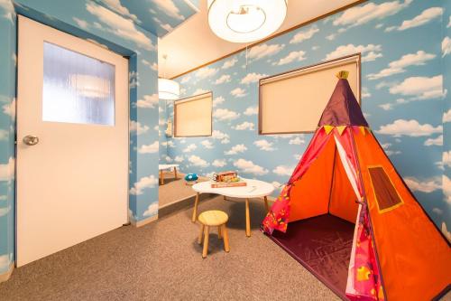 a childs room with a tent and a table at 楽宿 Itabashi 011T in Tokyo