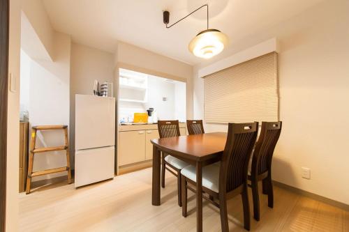 a kitchen and dining room with a table and chairs at 楽宿 Itabashi 011T in Tokyo