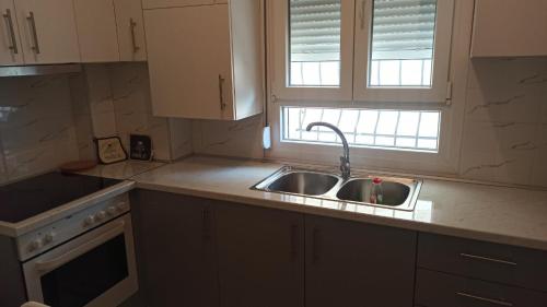 Η κουζίνα ή μικρή κουζίνα στο TenTen Apartments