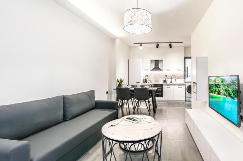 Πισίνα στο ή κοντά στο Flats Avenue 236- B