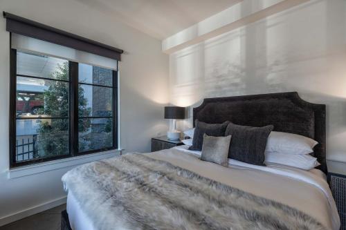 a bedroom with a large bed and a window at 121 Hotel Floor 1 Buyout by AvantStay Entire First Floor Buyout of 121 Hotel Sleeps 16 in Nashville