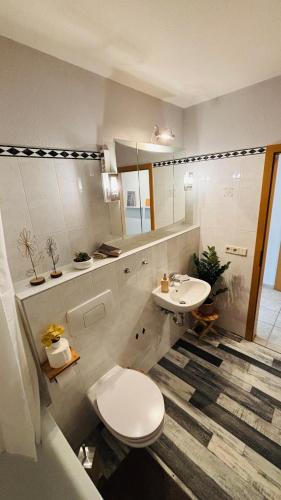 a bathroom with a toilet and a sink at Berliner Vorstadtperle in Wildau