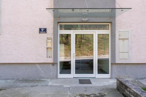 an entrance to a building with a glass door at Natur View Apartment in Kaltenleutgeben