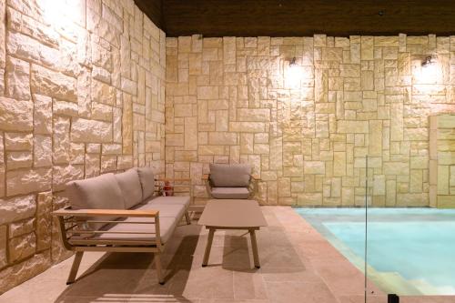 a room with a pool and a couch and a chair at וילה לוזאן - Lausanne Villa in Dāliyat el Karmil