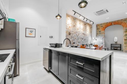 Cuisine ou kitchenette dans l'établissement Casa Lefevre by Wynwood House
