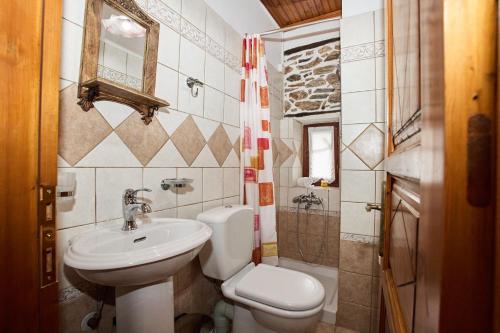 Koupelna v ubytování TERPOU StoneHouse and Suites "StoneHouse"