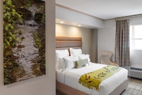 The Fredonia Hotelにあるベッド