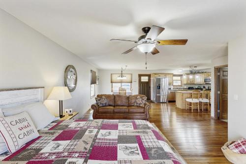 a living room with a couch and a ceiling fan at Stratobowl Escape in Keystone