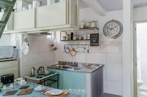 Η κουζίνα ή μικρή κουζίνα στο Aconchegante Loft na serra de Petrópolis ATO3091