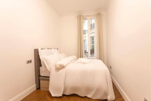 Luxury Royal Suite, 118 square meters, notre dame, 3 bedrooms