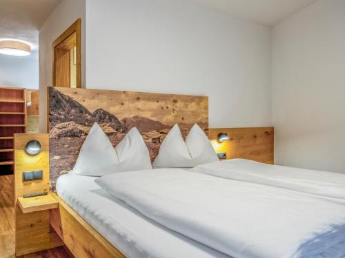 Ein Bett oder Betten in einem Zimmer der Unterkunft Helfensteinblick