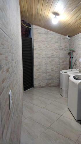 Incrivel chacara com pisc e churrasq em Extrema MGにあるバスルーム