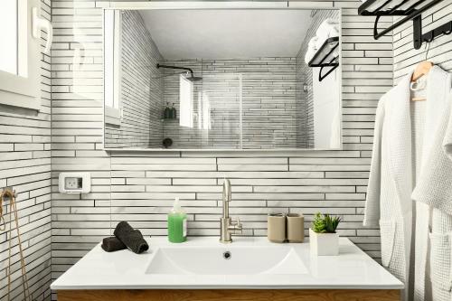 Gallery image of One Apartments TLV in Tel Aviv