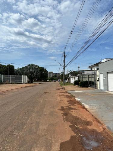 an empty street in a town with a cloudy sky at Flats Ivy no centro de Palmas in Palmas