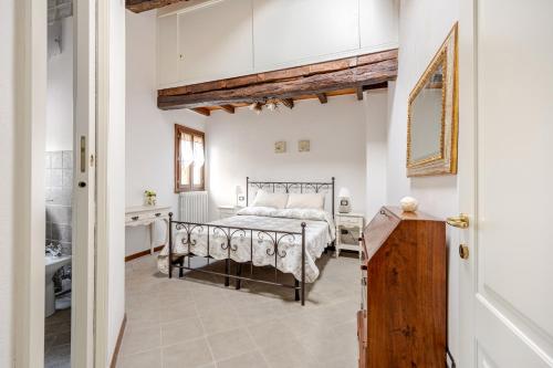 Foto Romantica Residenza - Borgo Castello di Serravalle 1