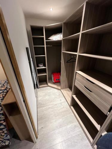 Photo de la galerie de l'établissement Appartement 45m, proche centre ville, pas de wifi, place parking devant, à Aurillac