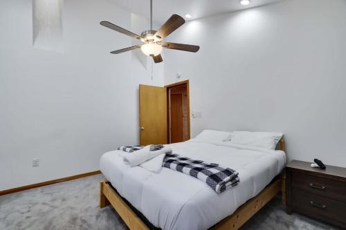 a bedroom with a bed and a ceiling fan at Relax in Blakeslee - Spacious 5BR Home with BBQ in Blakeslee