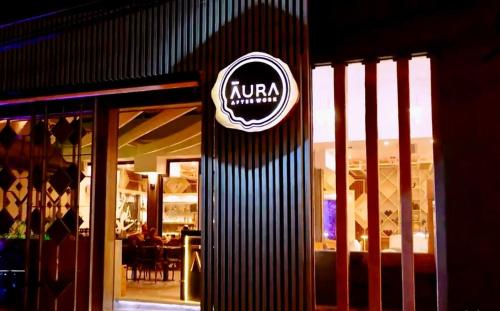 Heyday Studio With Full Kitchenetteに飾ってある許可証、賞状、看板またはその他の書類