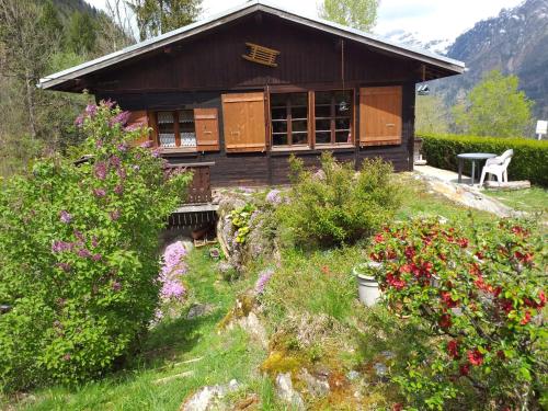 Les Vardasses - Chalet typique avec jardin et vue sur les montagnes