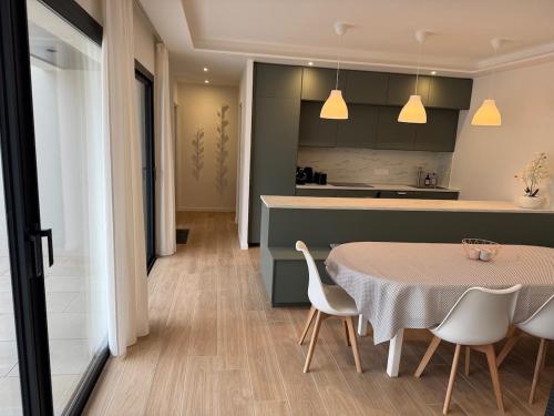 a kitchen and dining room with a table and chairs at Maison Trégastel, proche plage Coz Pors in Trégastel