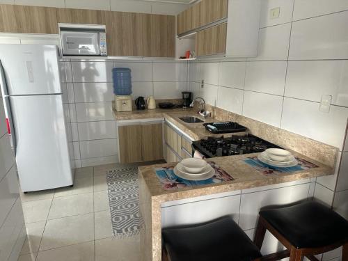 Η κουζίνα ή μικρή κουζίνα στο Triplex Completo em Pitimbu - PB