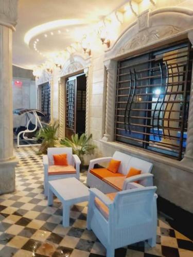 a lobby with two chairs and a table at ساكب هاوس in Sākib