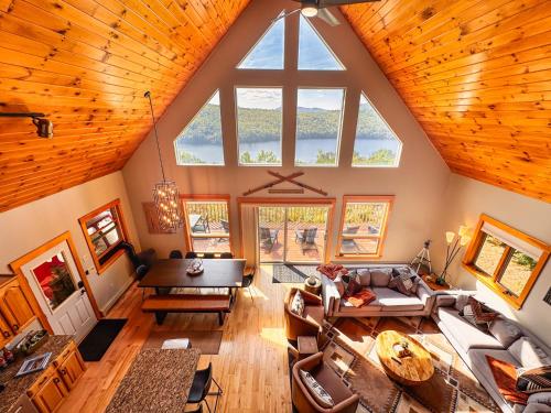 Χώρος καθιστικού στο Sunset, Lake and Mtn View, Theater, Hot Tub, Xbox, Close to Sunday River
