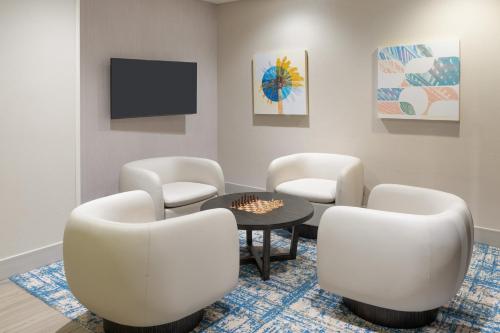 Holiday Inn Express & Suites Orlando International Airport, an IHG Hotel Image