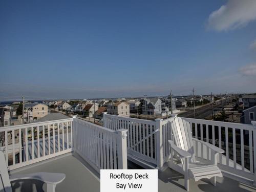 Balkón nebo terasa v ubytování Oceanside Single Family Brant Beach Beach Badges Rooftop Deck Wifi Private Yard Washer & Dryer