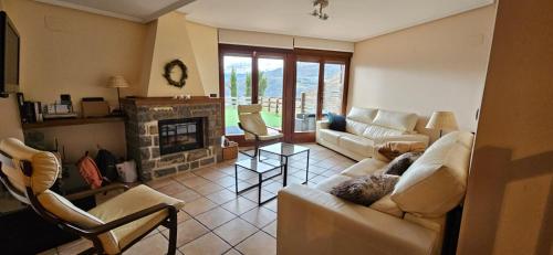 Chalet 4d en Panticosa en urbanización con piscina y padel