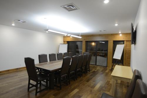 a dining room with a table and chairs at Le Grand R in Saint-Donat-de-Montcalm