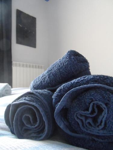 a pile of towels sitting on top of a bed at Maison Mare & Monti in Pesaro