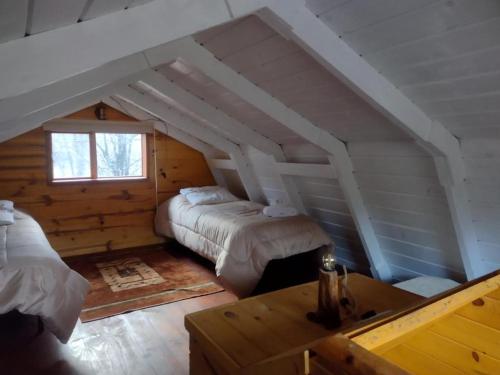 Postel nebo postele na pokoji v ubytování Cabañas Refugio del Cauquen - Moquehue