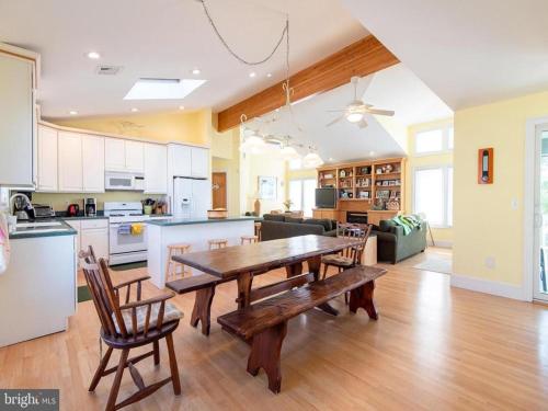 Gallery image of Holgate, 4 Bedroom, 3,5 Bath, Near Beach With An Indoor Pool, Spectacular, in Holgate
