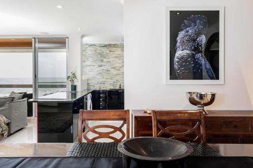 Χώρος καθιστικού στο Seascape - 2 Bed Ocean View with BBQ