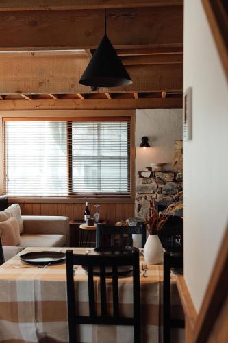 Un lugar para sentarse en Dibbin’s Chalet