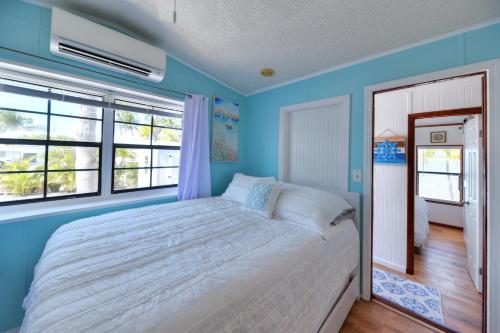 Windy Point Oceanfront In Geiger Keyにあるベッド