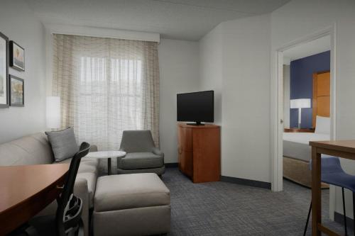 a living room with a couch and a tv at Residence Inn Phoenix North Happy Valley in Phoenix