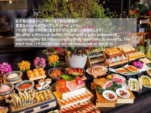 a display window of a buffet of food at Hakone Kowakien Tenyu in Hakone
