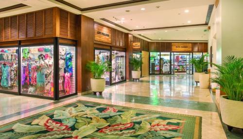 a lobby with a large room with a large rug at Ilikai luxury suites with free parking - unit#1123 in Honolulu