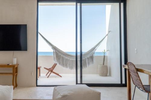 Μια τηλεόραση ή/και κέντρο ψυχαγωγίας στο Villa Saadhu with Fantastic Oceanview