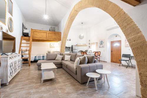 Amalia's Traditional Home in Paradisi