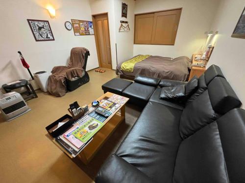 a living room with a couch and a table at ホテル ひこうせん in Yurihama