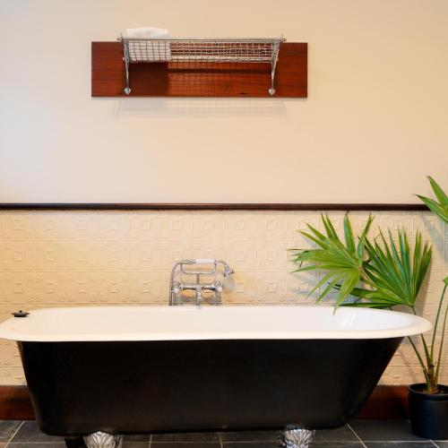 Imagen de la galería de Spacious Goldfields Retreat - Central & Charming, en Castlemaine